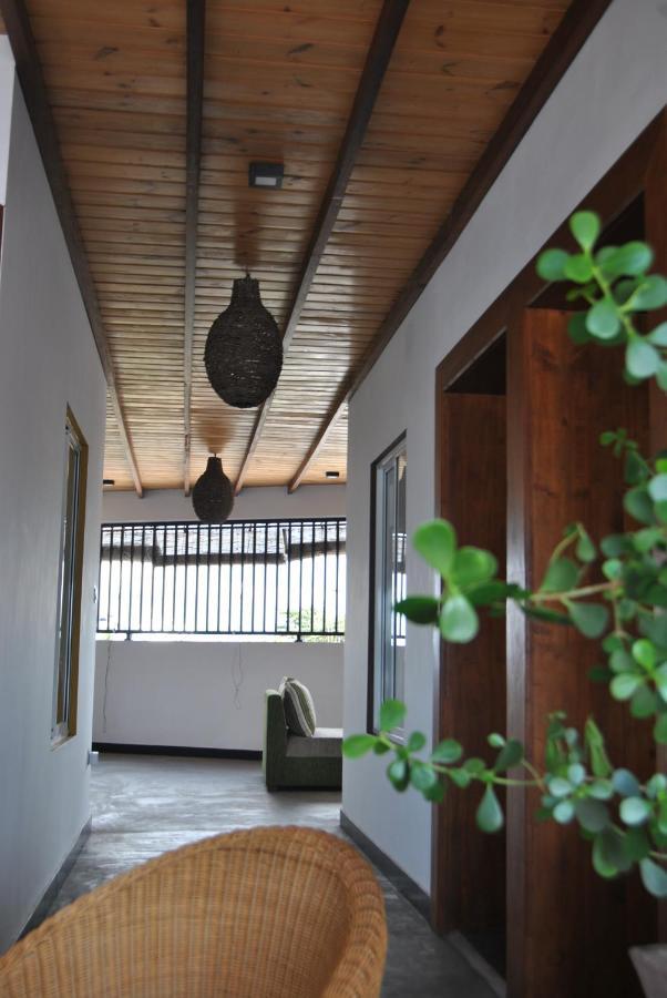The Canoe Negombo Exterior photo