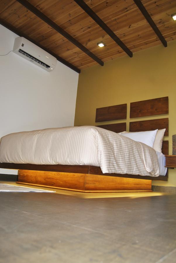 The Canoe Negombo Exterior photo