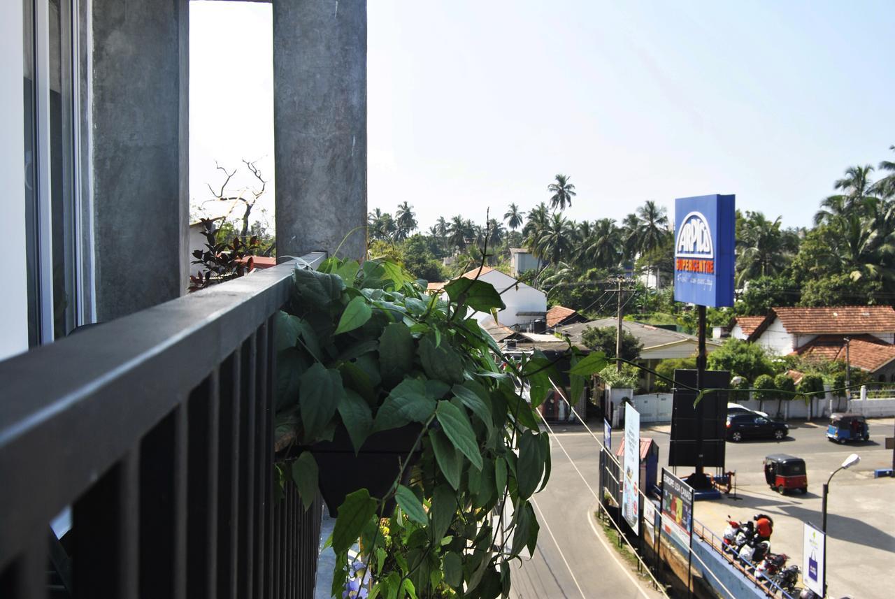 The Canoe Negombo Exterior photo