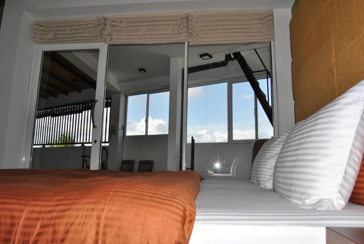 The Canoe Negombo Exterior photo