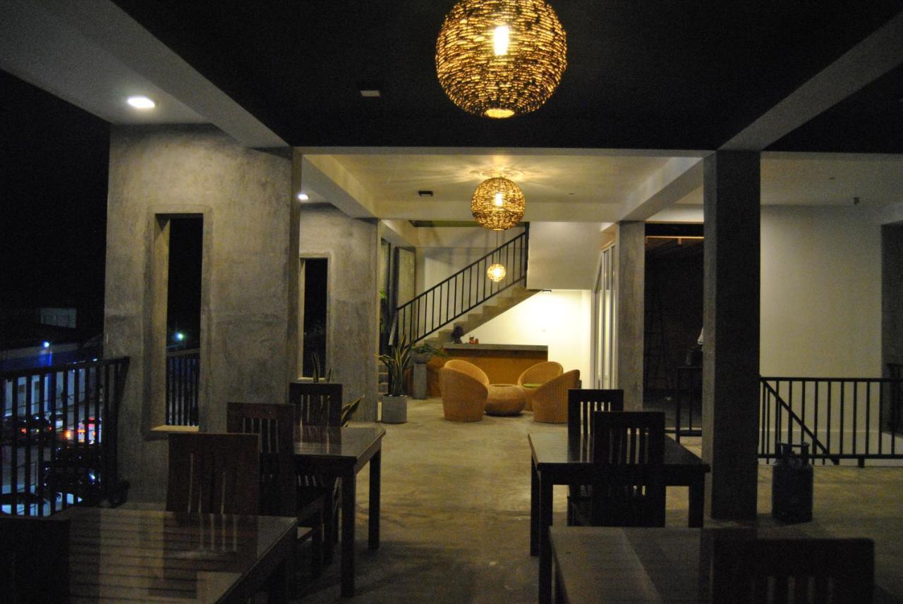 The Canoe Negombo Exterior photo