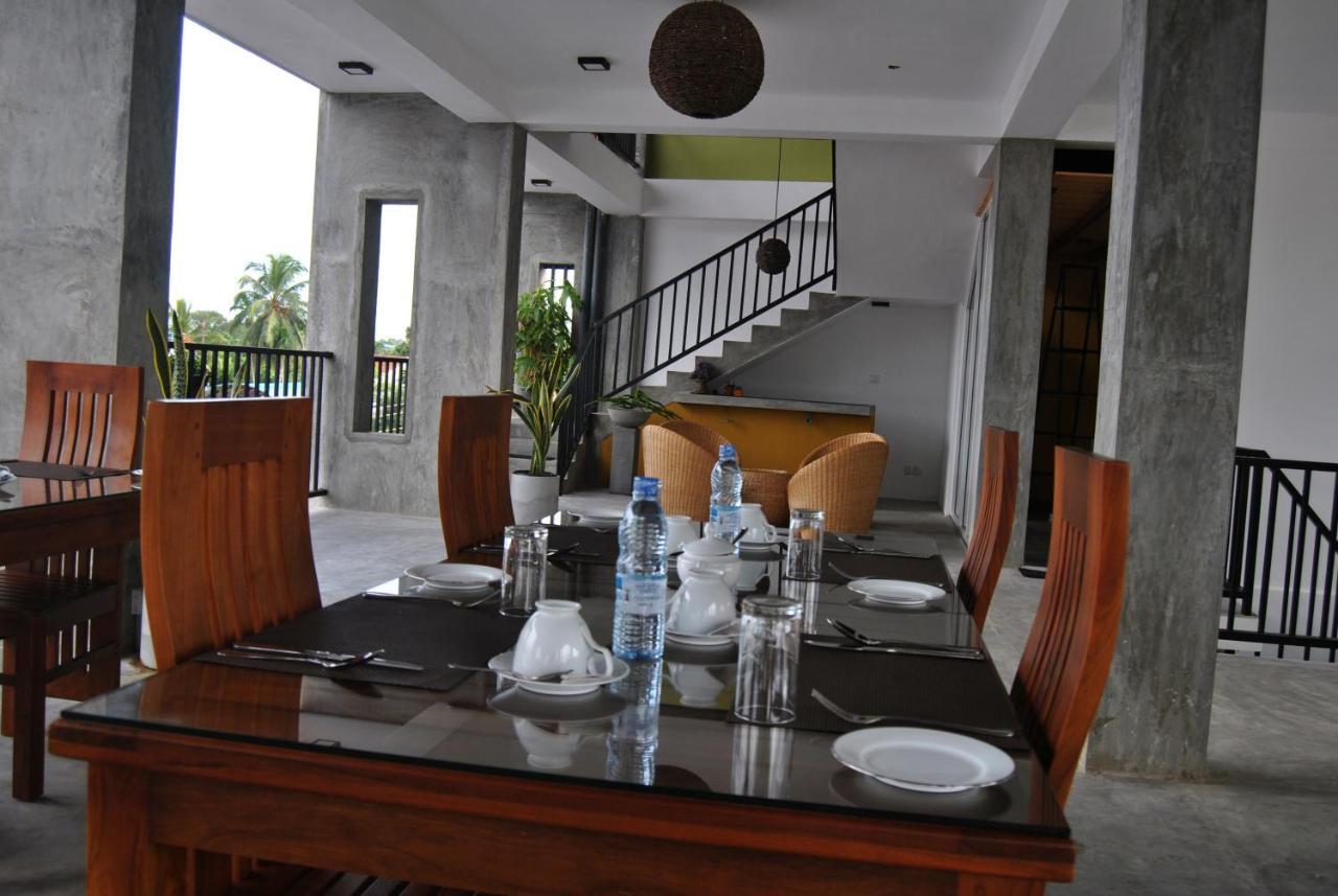The Canoe Negombo Exterior photo