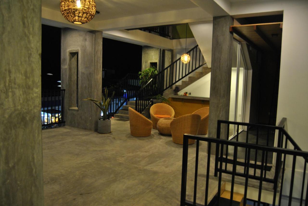 The Canoe Negombo Exterior photo