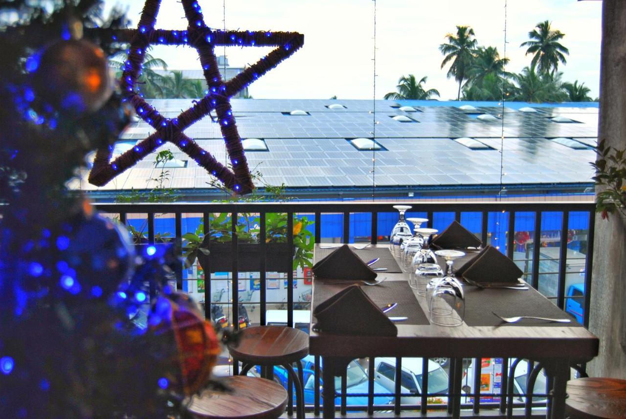 The Canoe Negombo Exterior photo